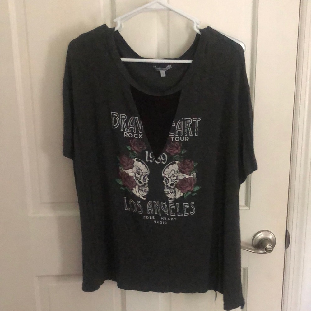 Graphic tee with mesh cutout